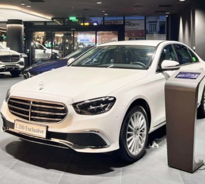 Mercedes E-class giảm giá hàng trăm triệu đồng