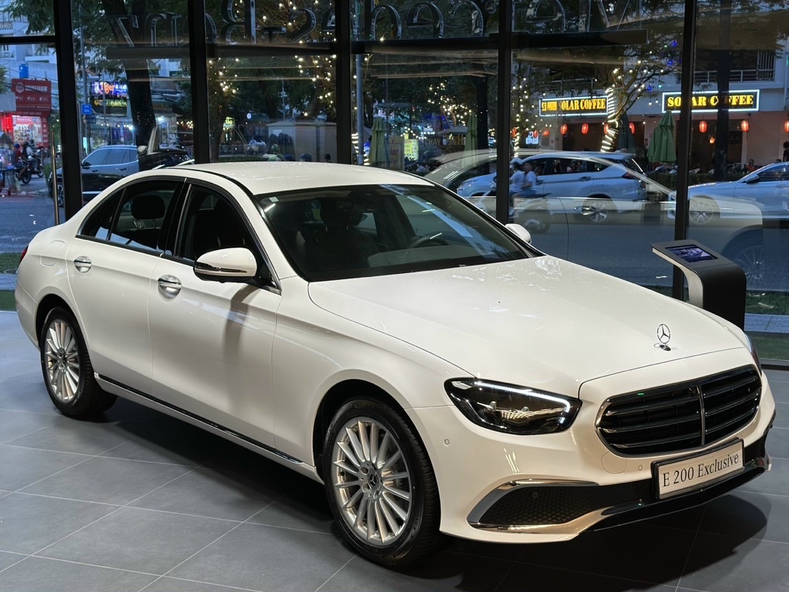 MERCEDES-BENZ E-CLASS