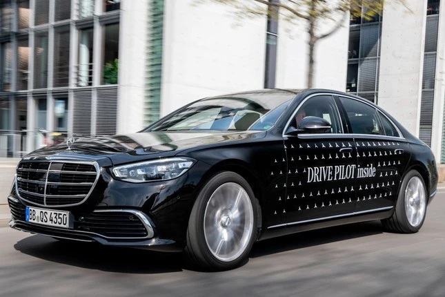 Mercedes-Benz vượt qua Tesla về hệ thống lái xe tự động