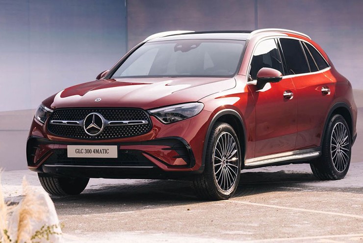 Mercedes-Benz Việt Nam tạo áp lực mới lên các đối thủ trong phân khúc xe gầm cao